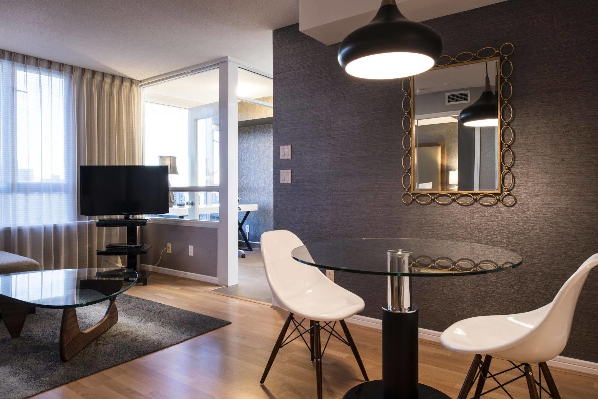 Hotel Carmana & Vancouver