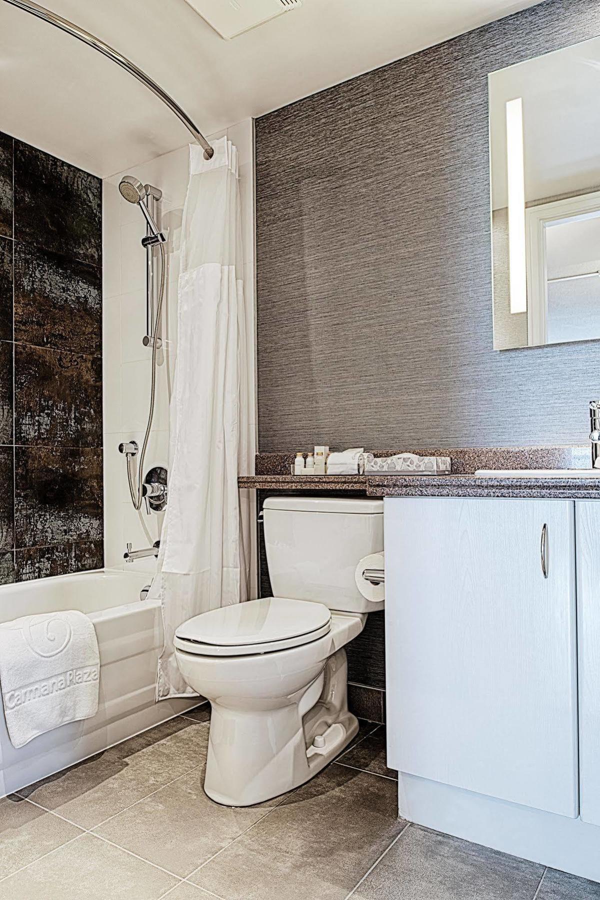 Hotel Carmana & Vancouver