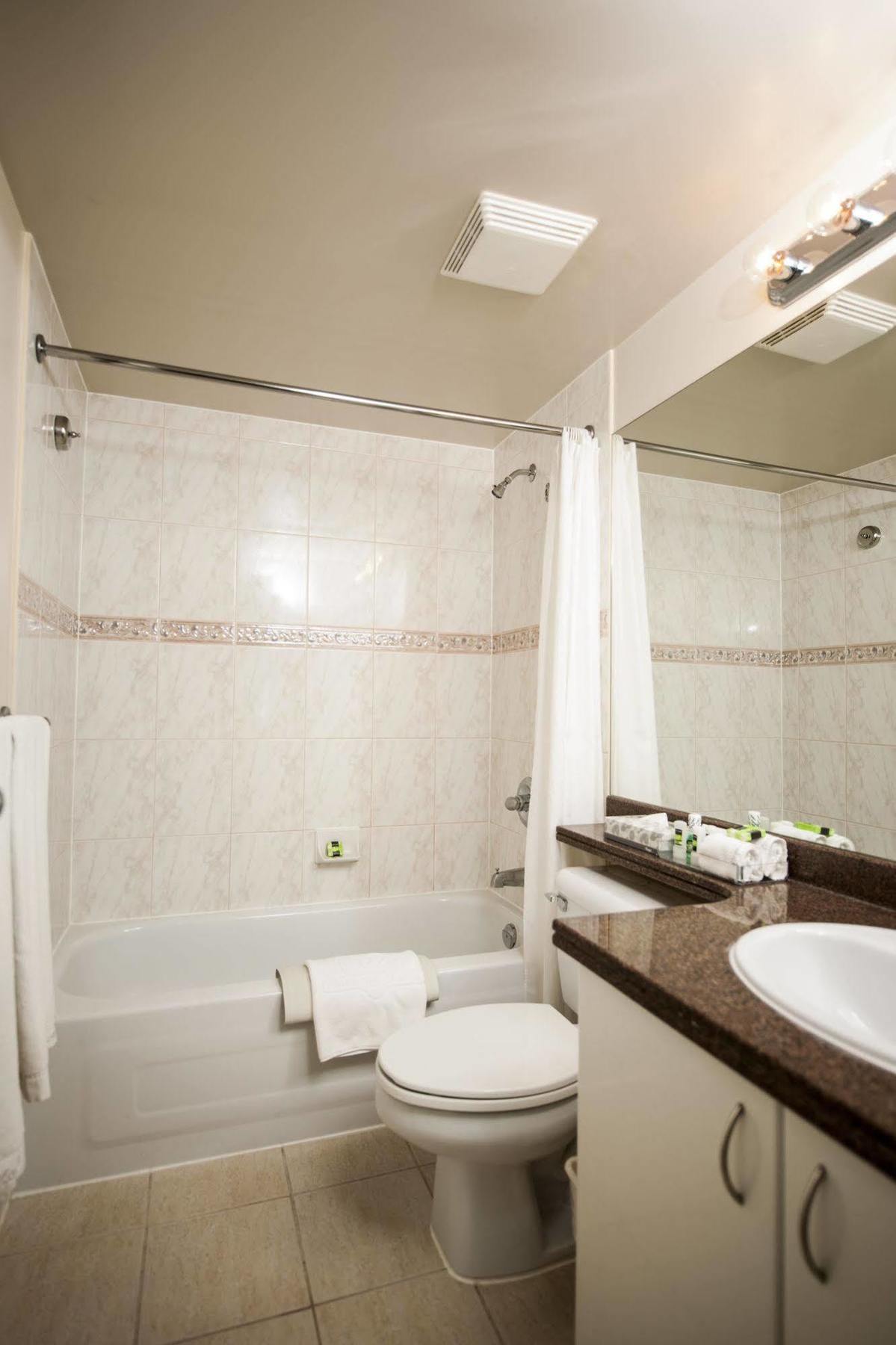 Carmana & 4* Vancouver