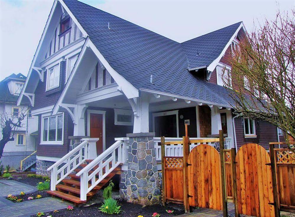 Guest house The Manor Vancouver