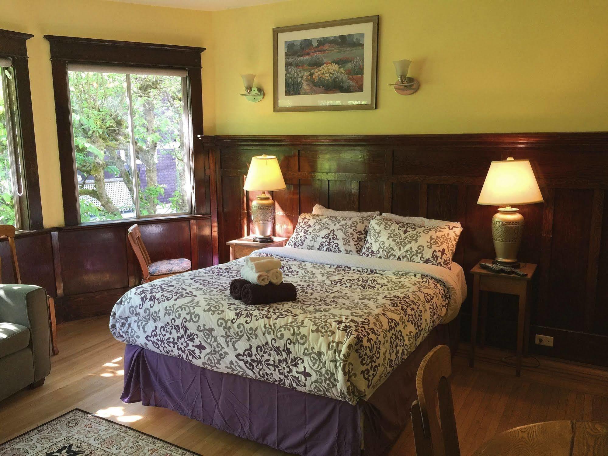 The Manor Guest house Vancouver