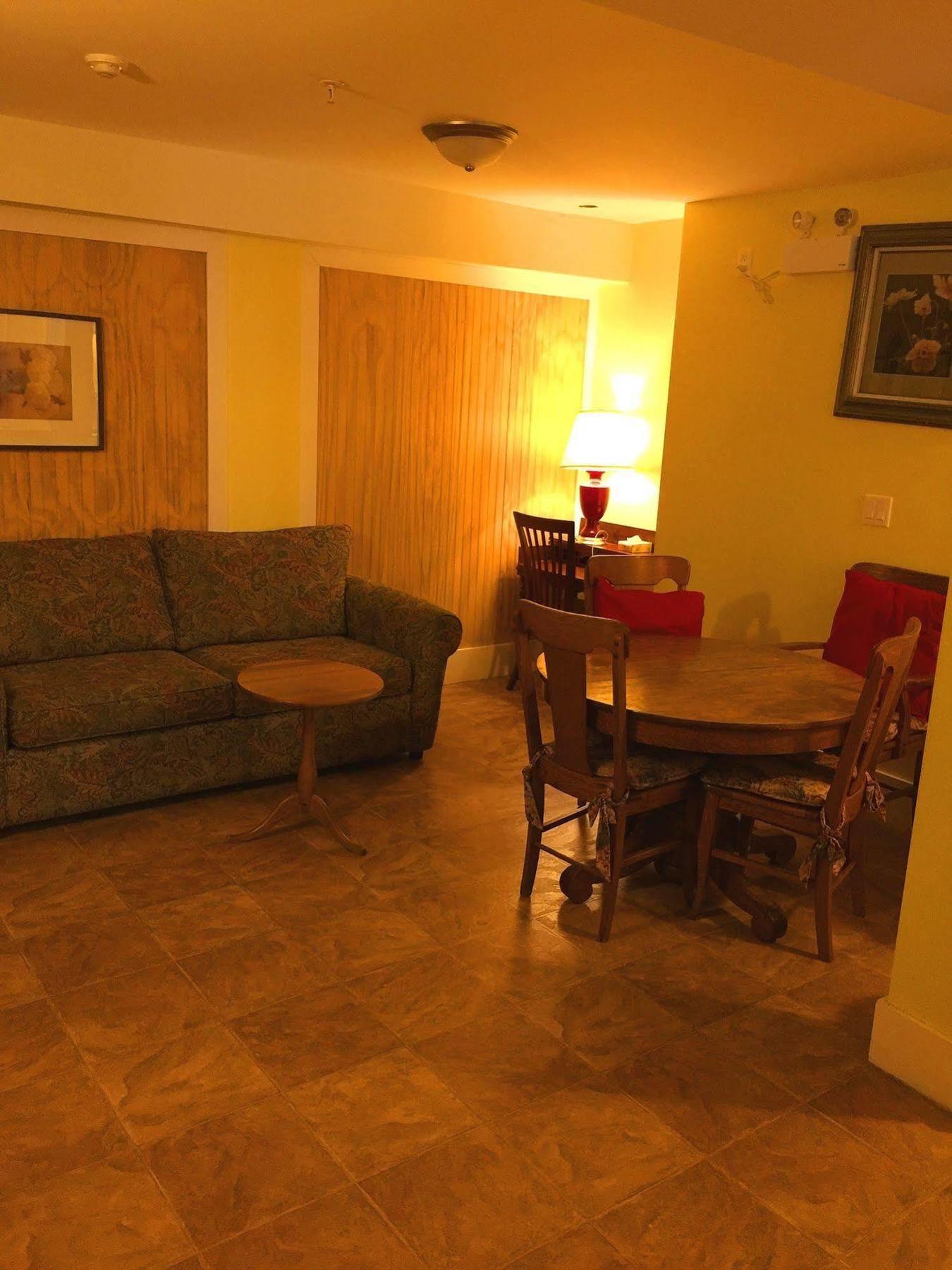 The Manor Guest house Vancouver