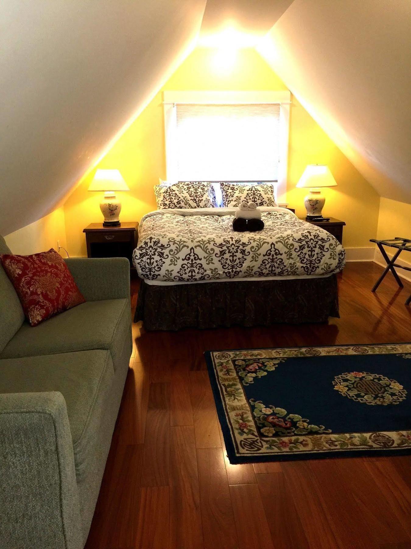 Guest house The Manor Vancouver