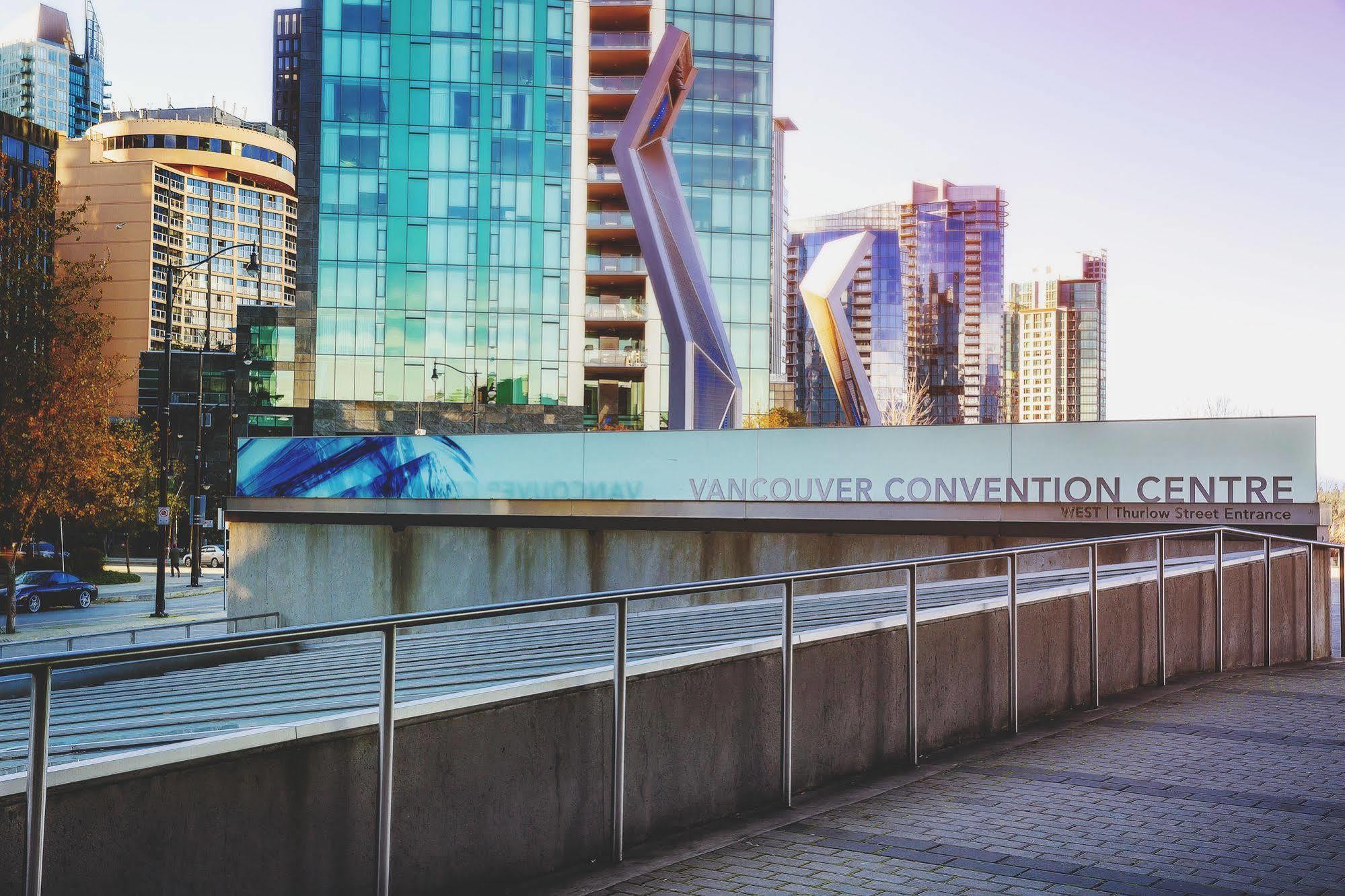 Hotel Pinnacle Harbourfront Vancouver