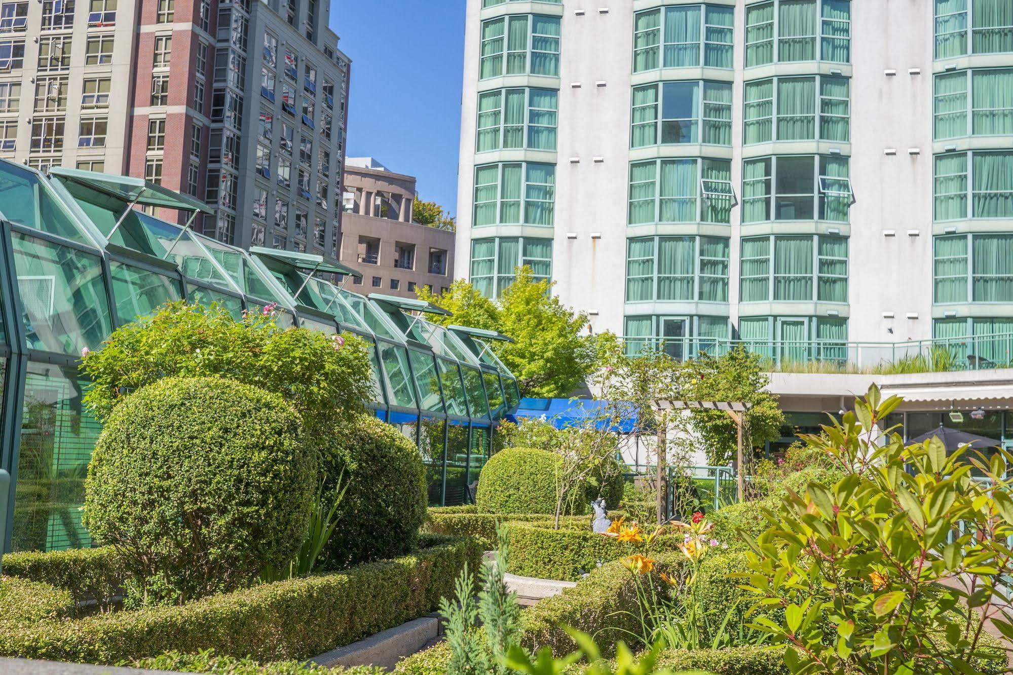 Rosedale On Robson Hotel