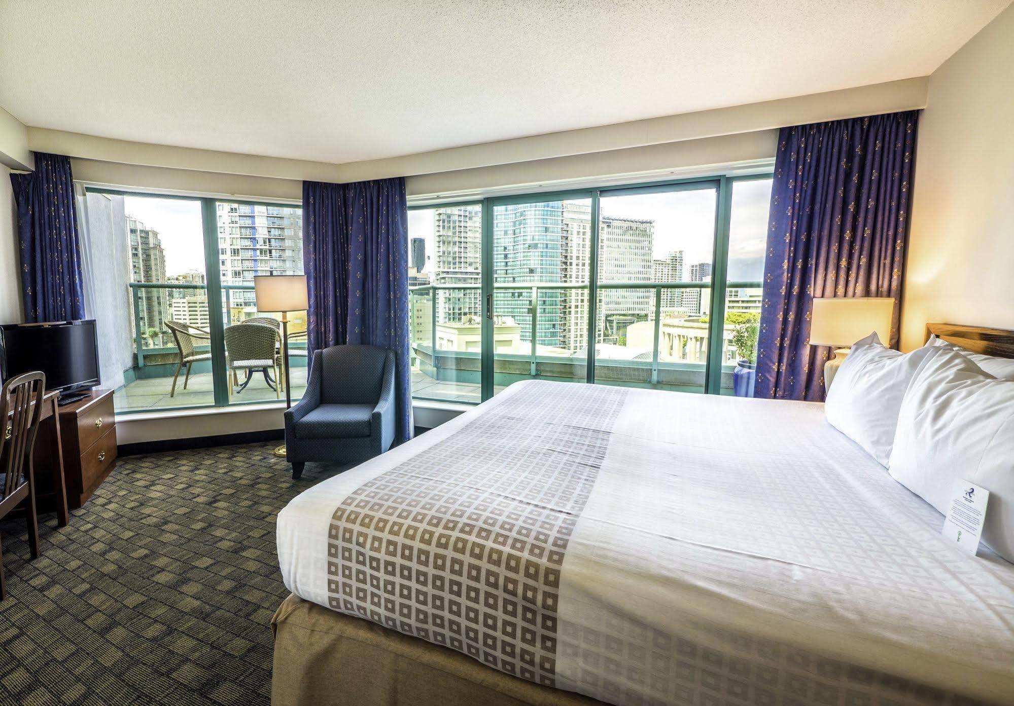 Rosedale On Robson Hotel