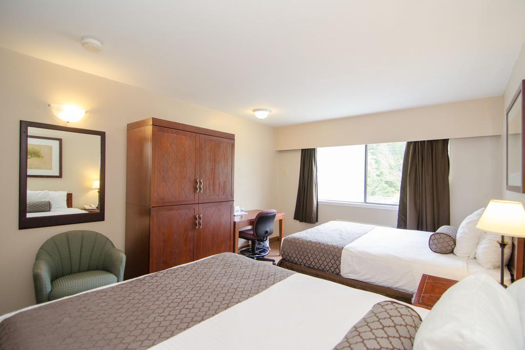 Travelodge By Wyndham Lions Gate 2*