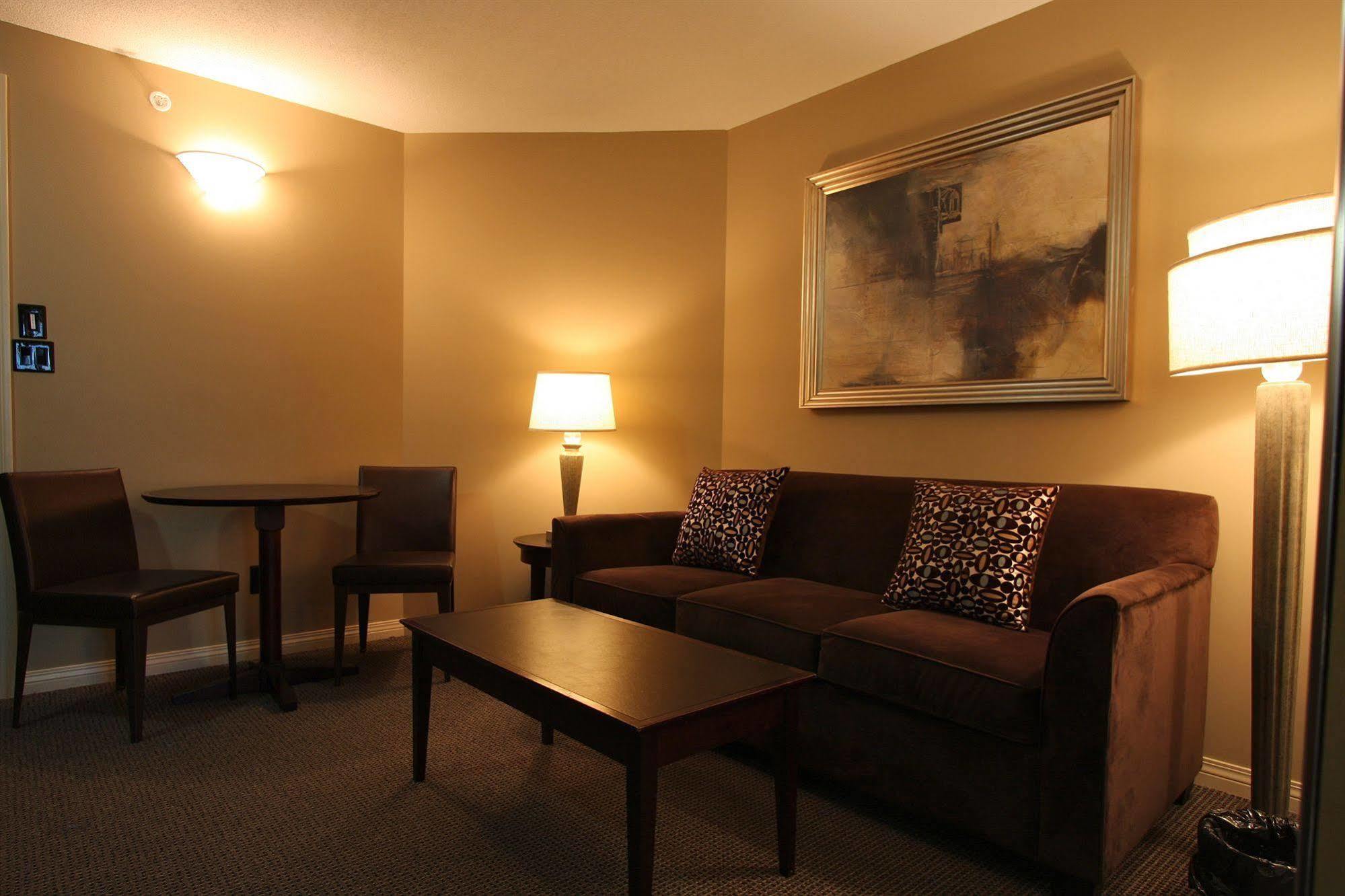 Rosedale On Robson Hotel