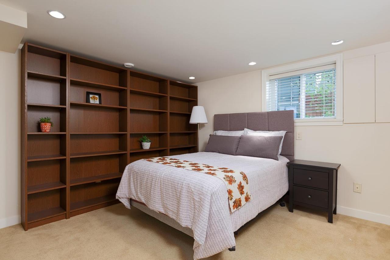 Holiday home Cozy 3bdr Near Queen Elizabeth Park *