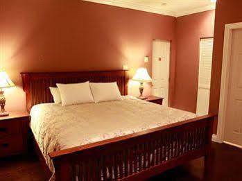 Camilla House Bed & Breakfast