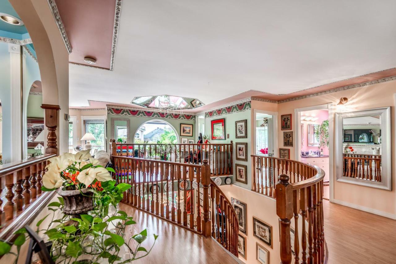 Diana'S Luxury Bed And Breakfast 4*