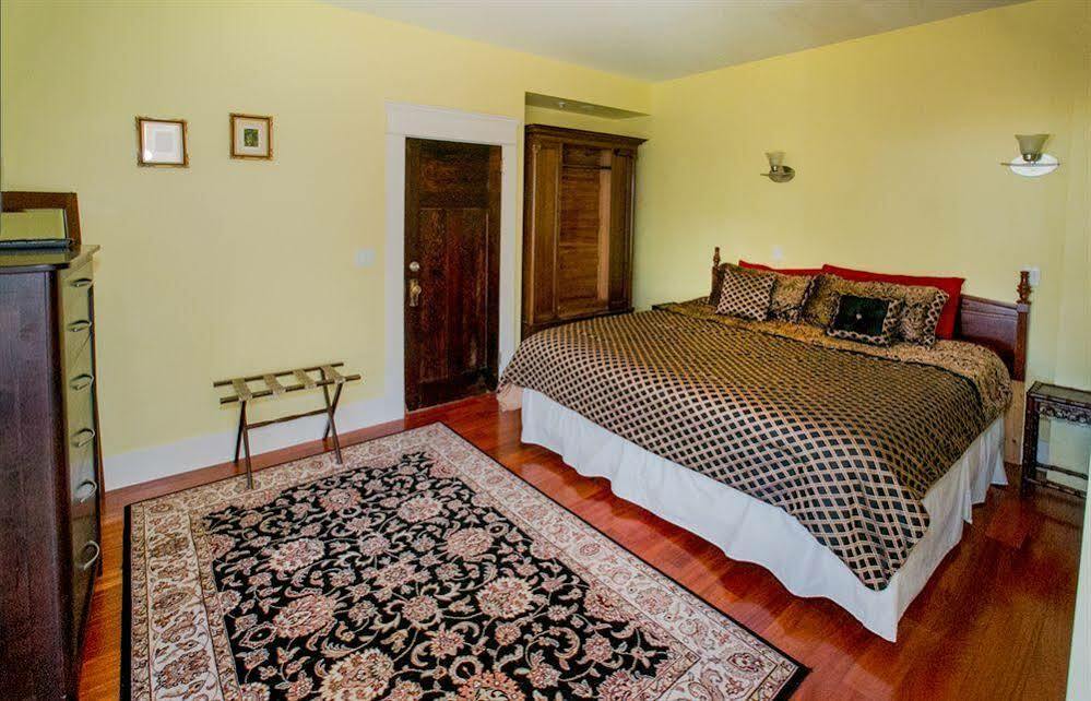 The Manor Guest house Vancouver
