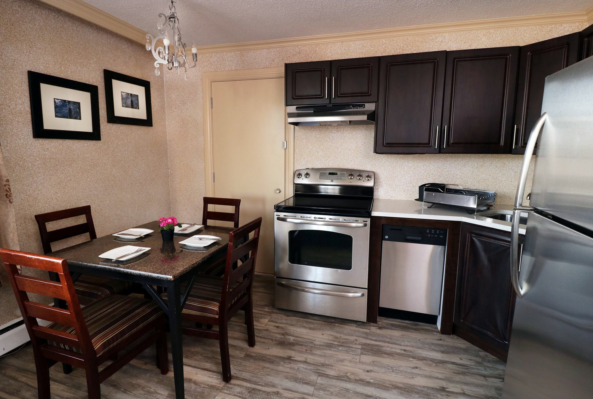Aparthotel Divya Sutra On Robson Downtown 3*