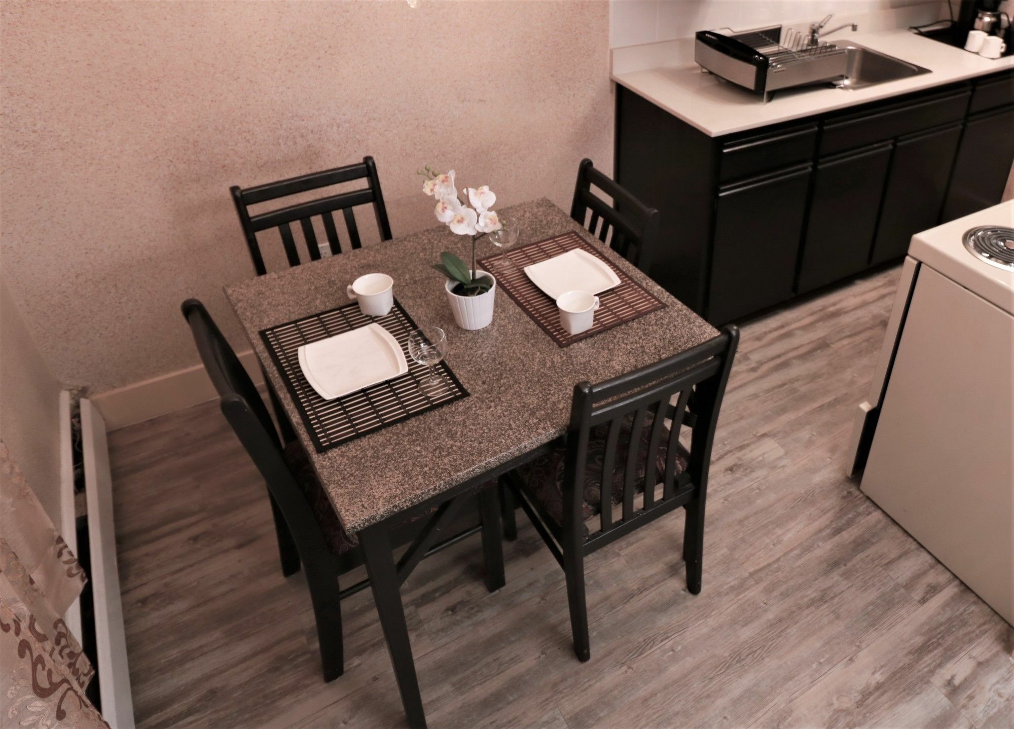 Divya Sutra On Robson Downtown Aparthotel 3*