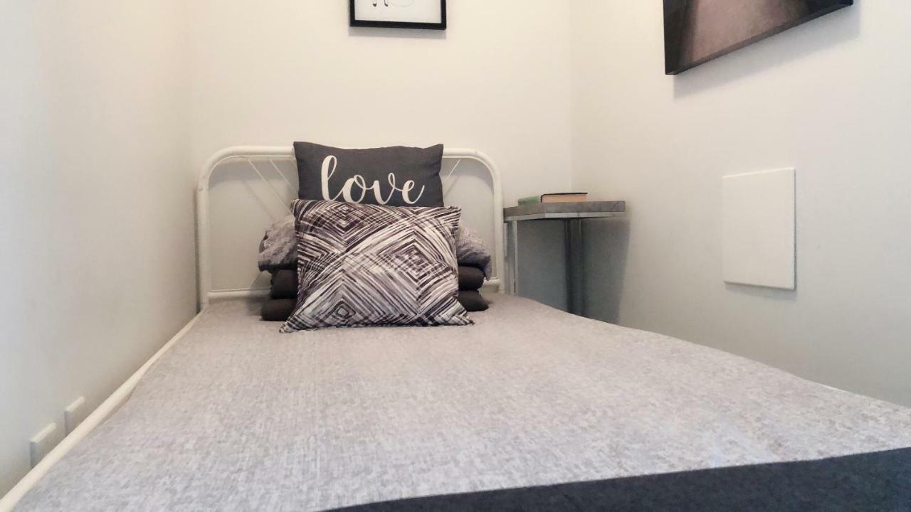 Brand New Seaview High-rise Downtown Apartment *
