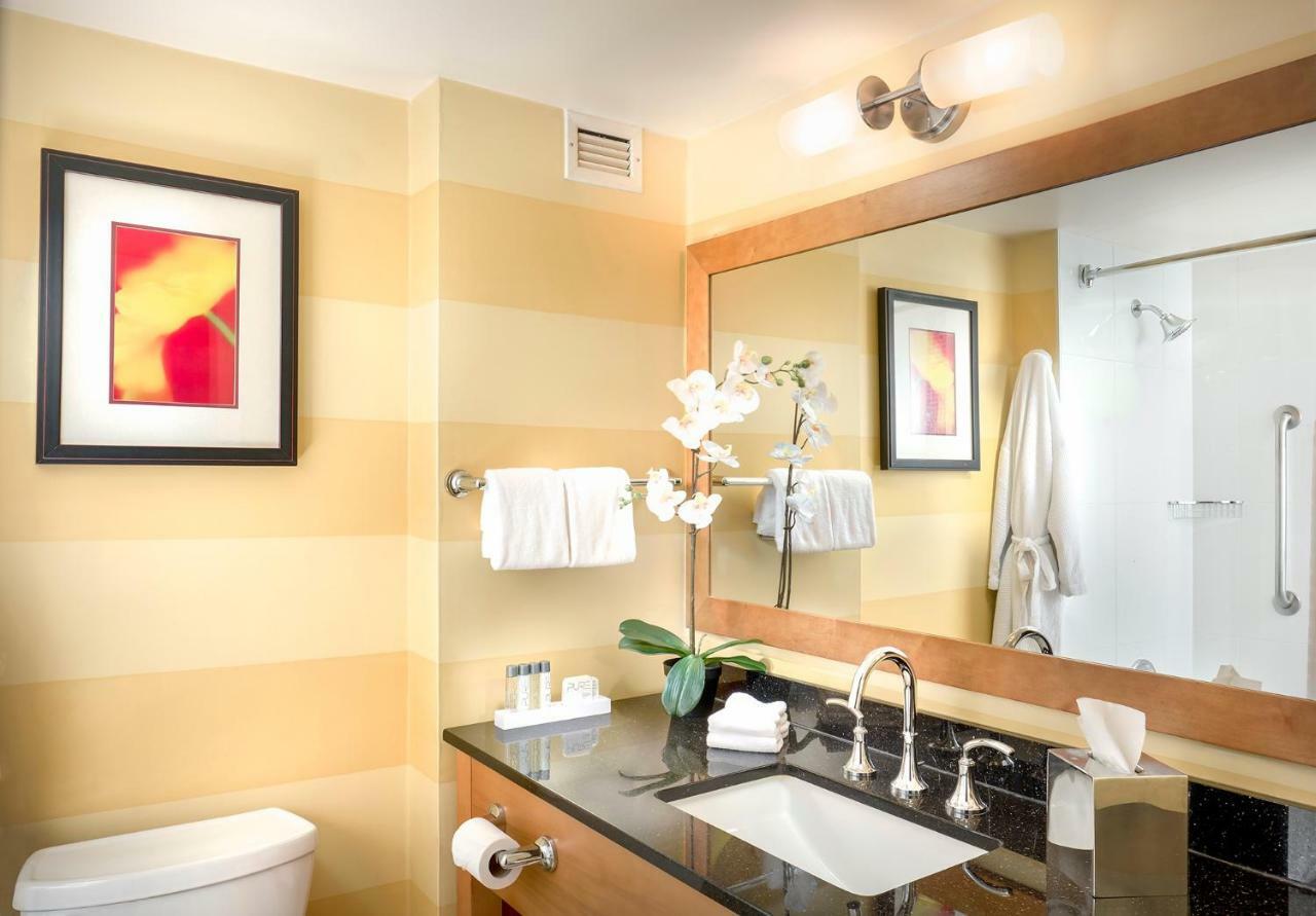 Pinnacle Harbourfront Hotel