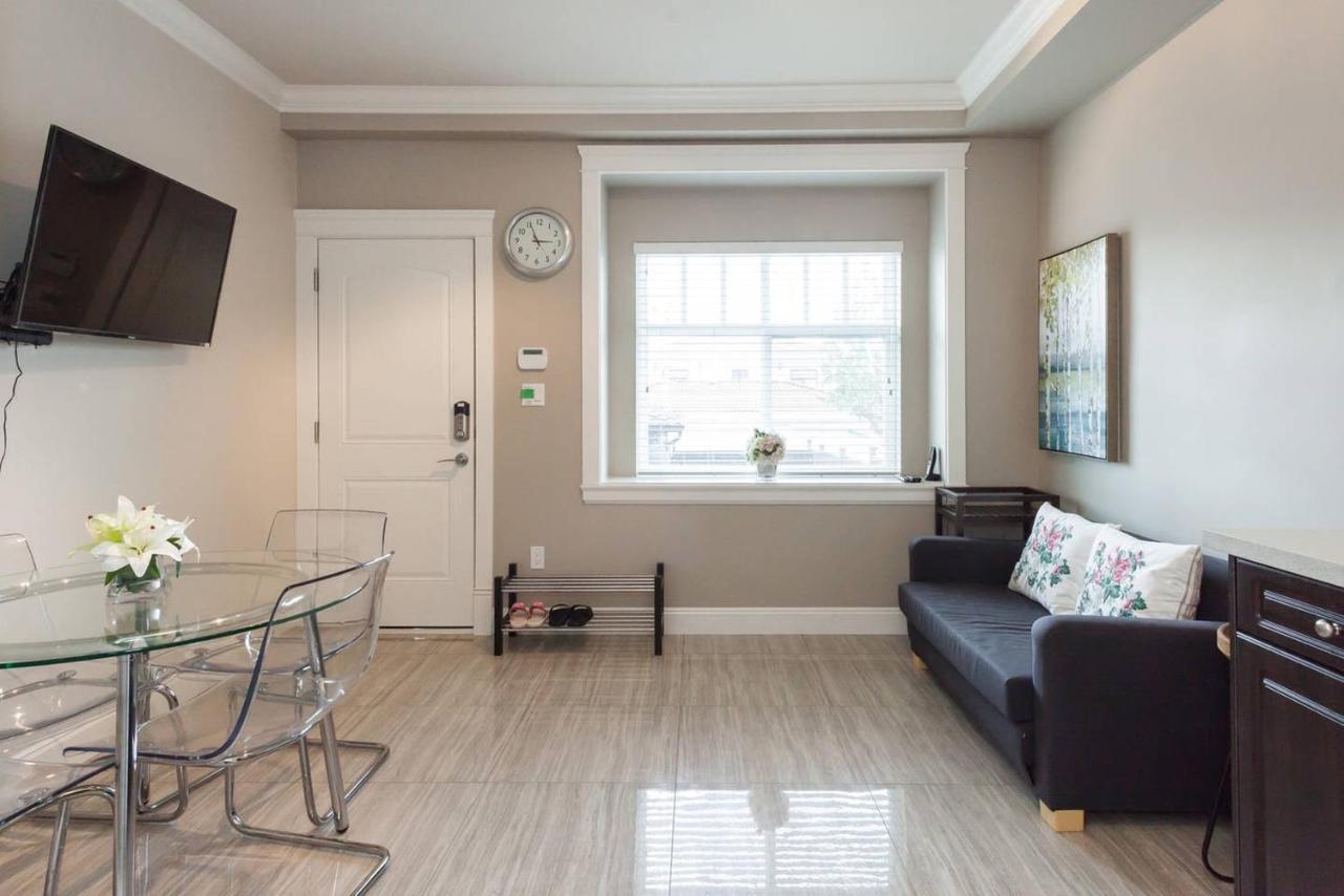 Guest house Rare Find Exquisitely New Quiet & Safe Skytrain