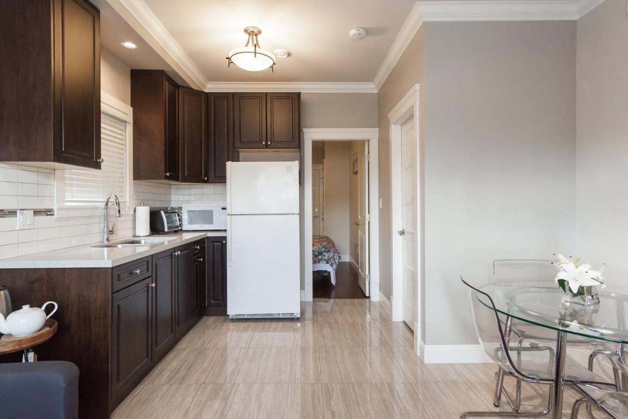 Guest house Rare Find Exquisitely New Quiet & Safe Skytrain Vancouver