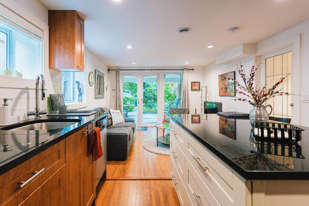 Apartment West Side 1br Dunbar Garden *